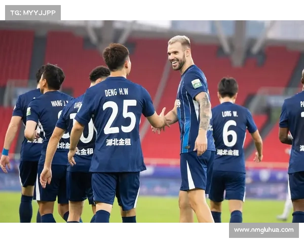 如何从战术和球员表现角度分析武汉长江与武汉三镇的比赛情况